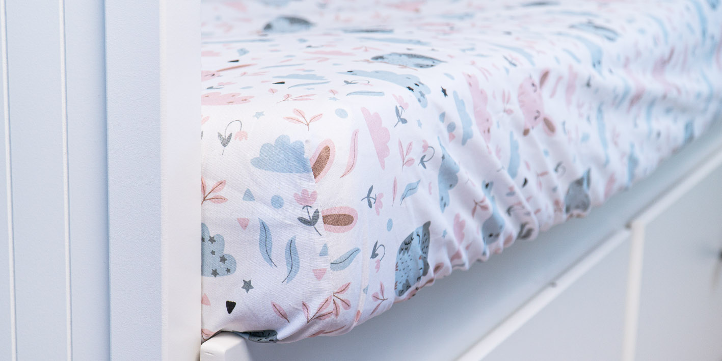 Polskie bawełniane prześcieradło z gumką króliczki krem